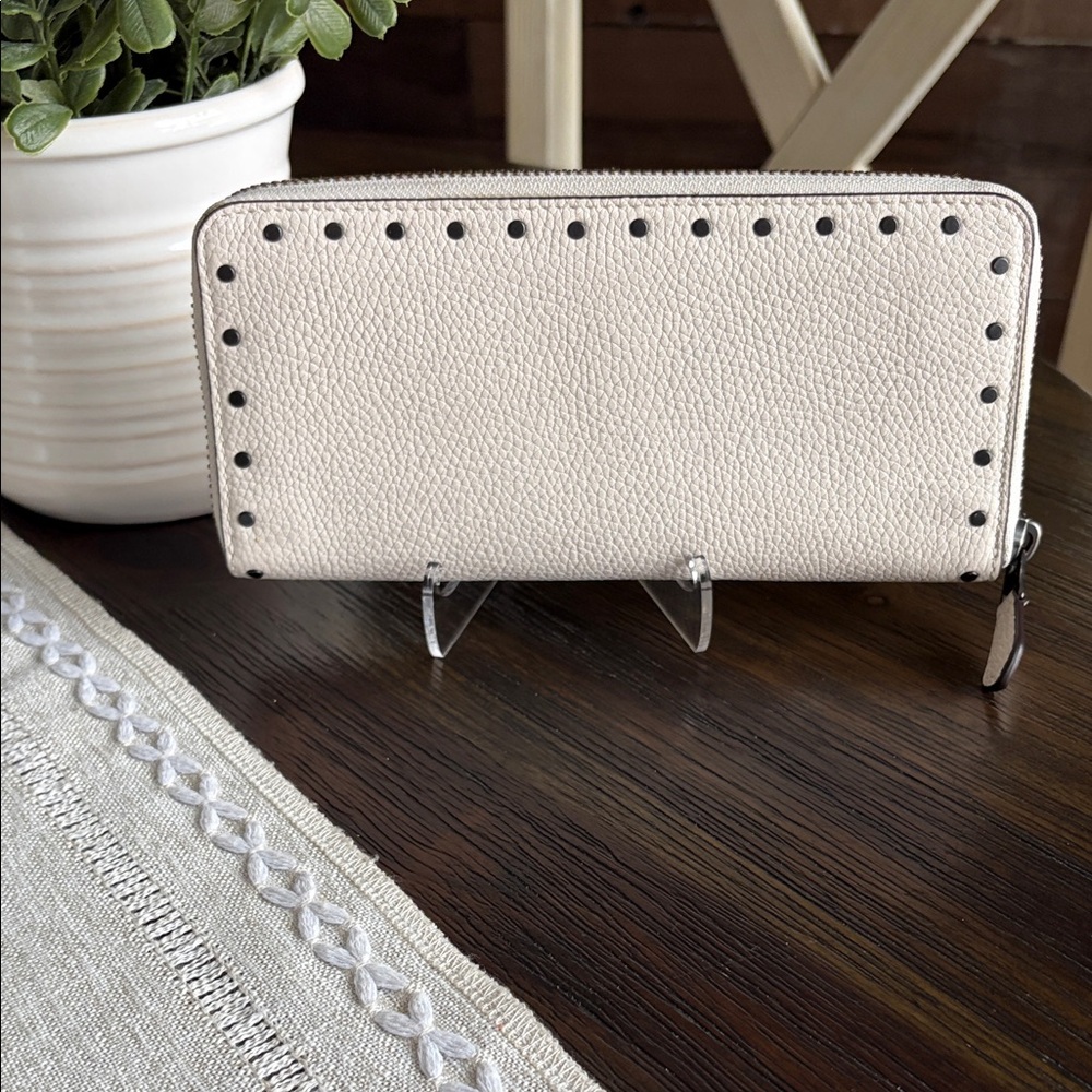Coach Accordion Cream Pebbled Zip Wallet with Stud Trim - Picture 2 of 13